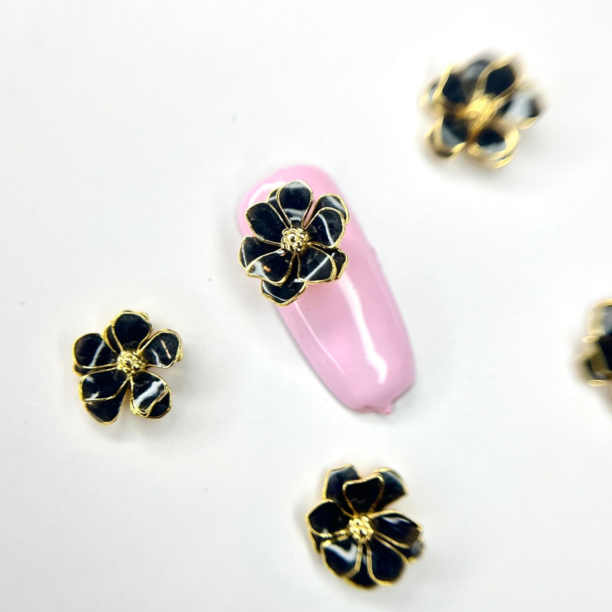 Fleurs noires 3D métal (5pcs) - Bling charm bar